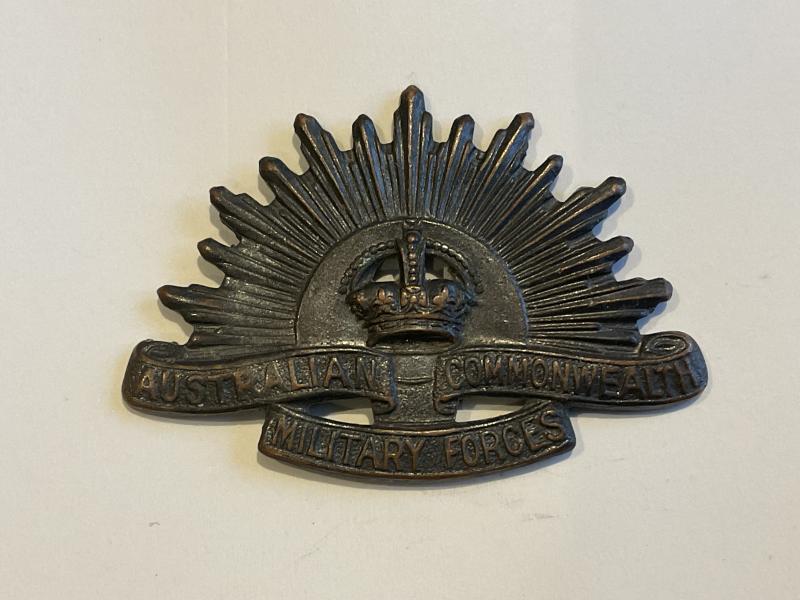 Gradia Militaria - WW2 Australian Rising sun collar badge by H.ARENDSEN