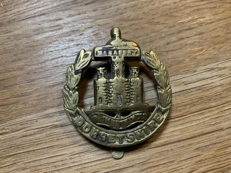 Gradia Militaria - WW1/2 Dorsetshire Regiment Indian theatre made cap badge