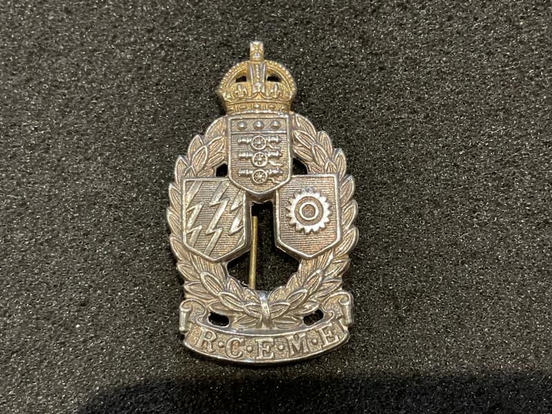 Gradia Militaria - 1944 Hallmarked silver R.C.E.M.E officers forage/beret badge