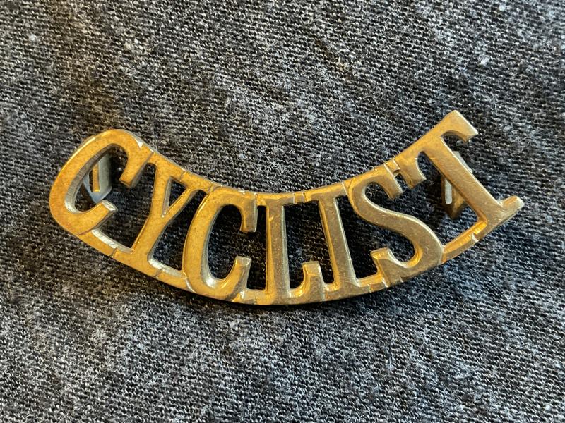 Gradia Militaria - WW1 CYCLIST Corps brass other ranks shoulder title