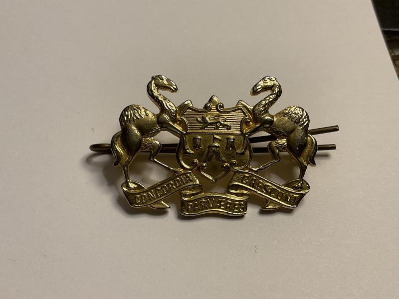 Gradia Militaria - Merchant Taylors school O.T.C gilded brass cap badge