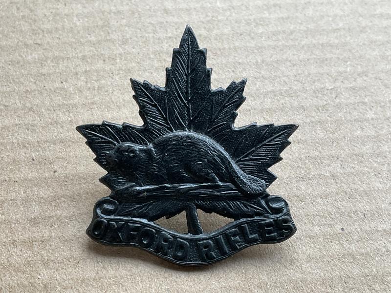 Gradia Militaria - WW2 Canadian Oxford Rifles cap badge, blackened brass.