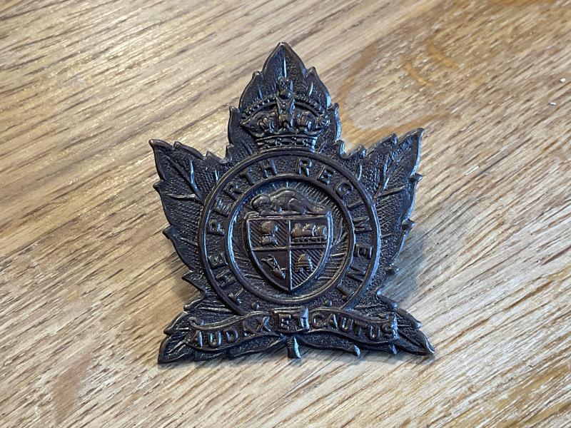 Gradia Militaria - Canadian; The Perth Regiment cap badge.