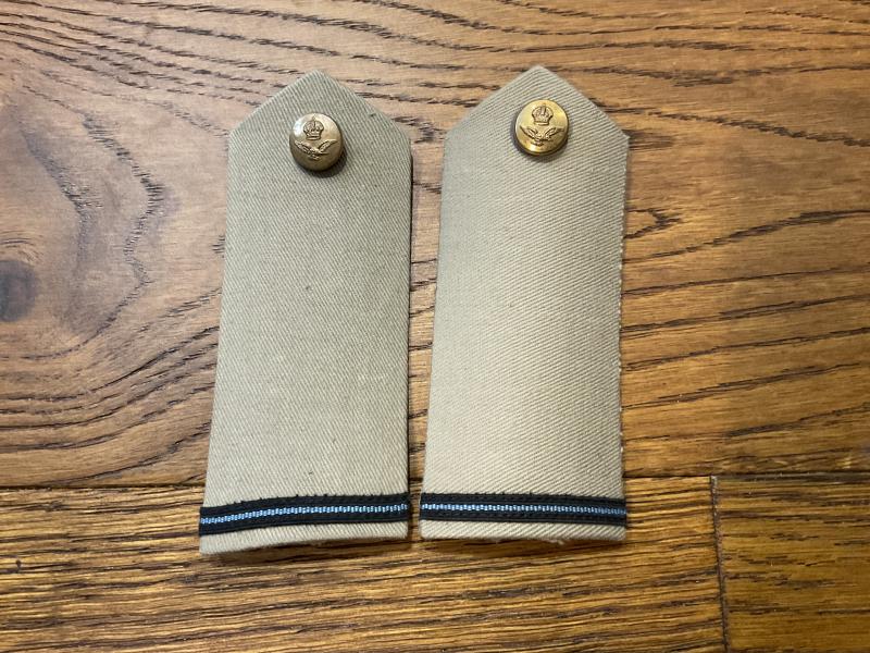 Gradia Militaria - WW2 RAF Pilot Officers rank shoulder boards.