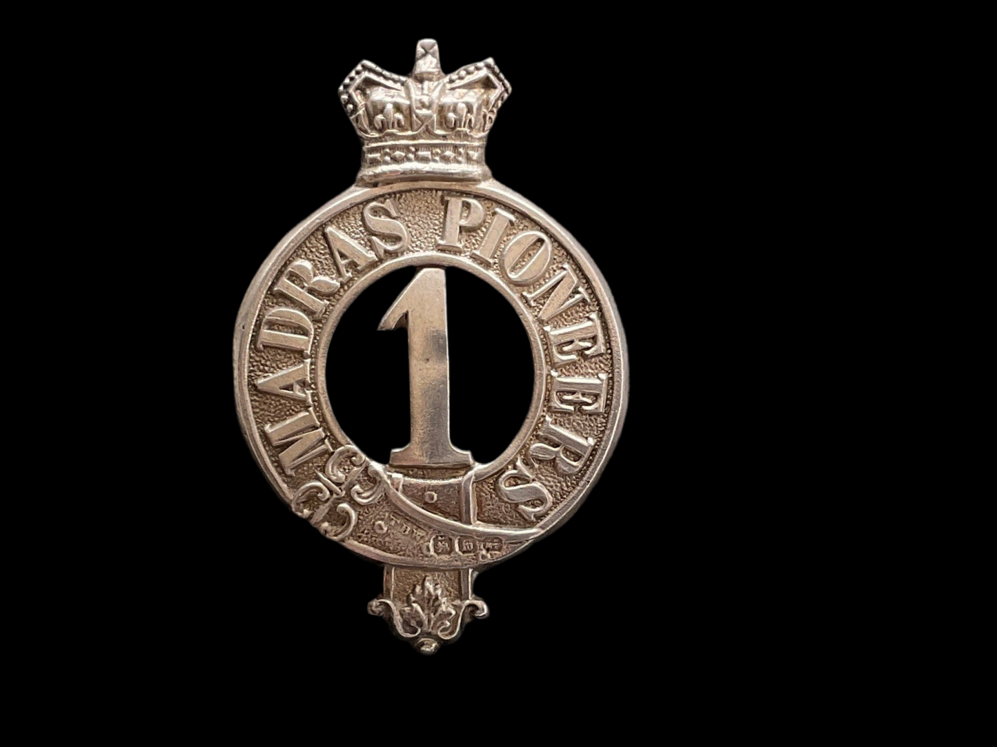 Gradia Militaria - QVC 1st Regiment of Madras Infantry (Pioneers) cap badge.