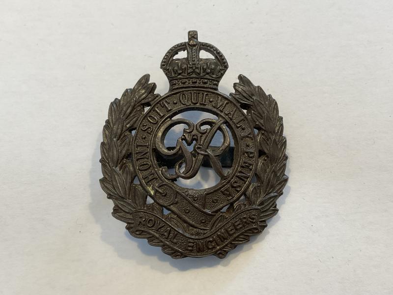 Gradia Militaria - WW2 Royal Engineers officers service dress cap badge.