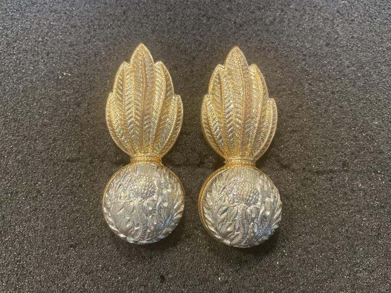 Gradia Militaria - Royal Scots Fusiliers officers collar badges.