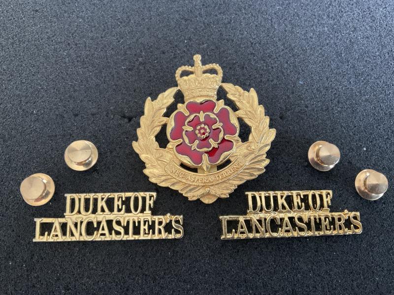 Gradia Militaria - Duke of Lancasters Regt cap & collar badges.