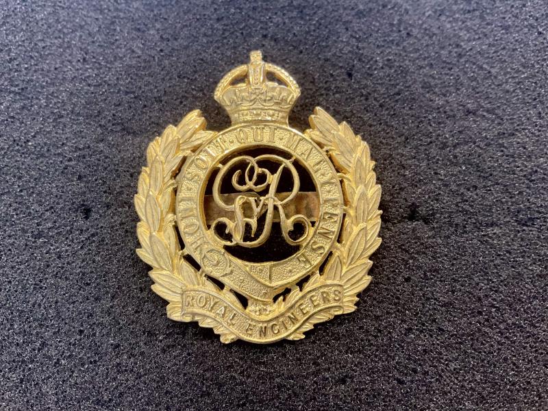 Gradia Militaria - WW1 Royal Engineers officers gilt cap badge.