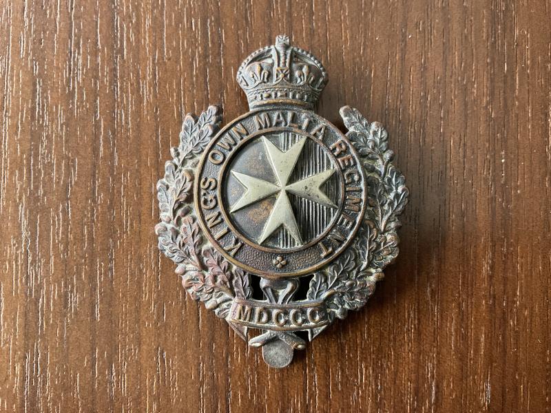 Gradia Militaria - Kings Own Malta Regiment 1903-21, cap badge.