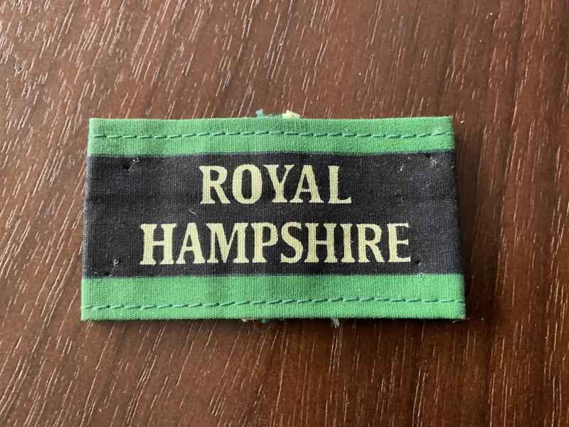 Gradia Militaria - ROYAL HAMPSHIRE Regt Malaya era printed cloth slip on title.