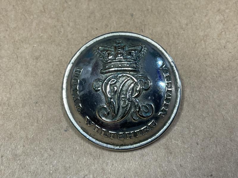 Gradia Militaria - QVC Royal Wiltshire Militia officers silver plated button.