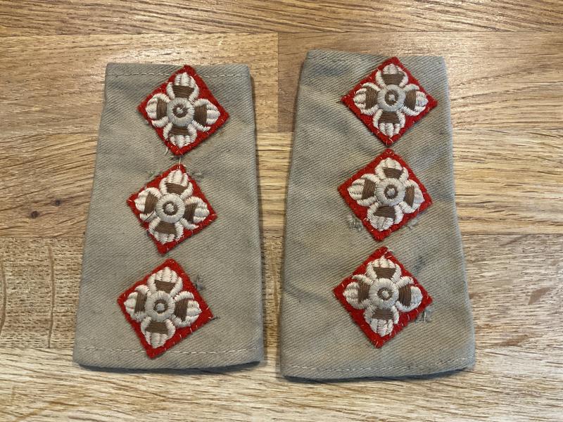 Gradia Militaria - WW2 Desert or Tropical Captains rank slides.