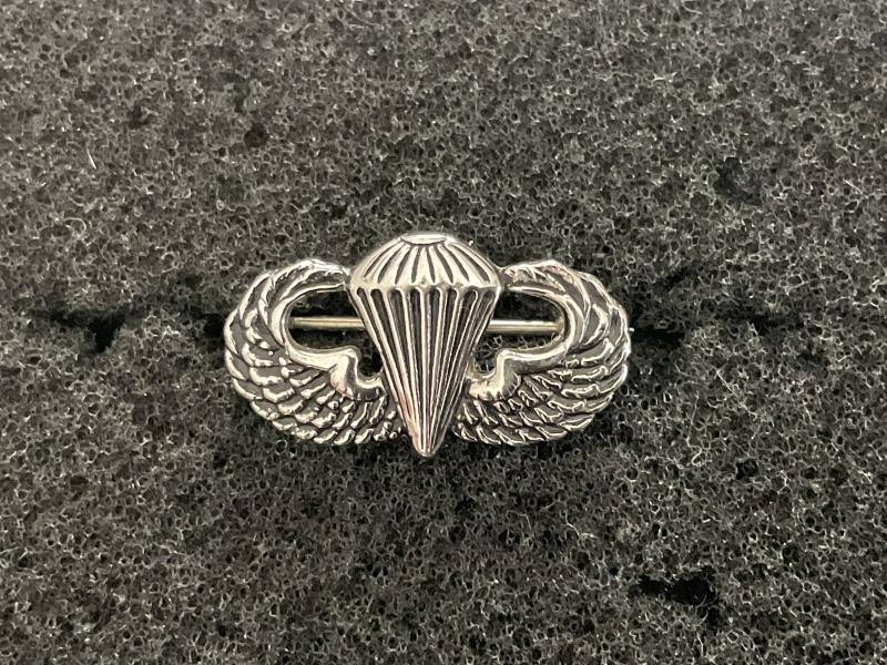 Gradia Militaria - WW2 U.S Army Parachutist miniature wing.