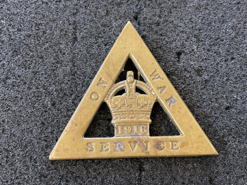 Gradia Militaria - WW1 On War Service 1916 brass triangle badge