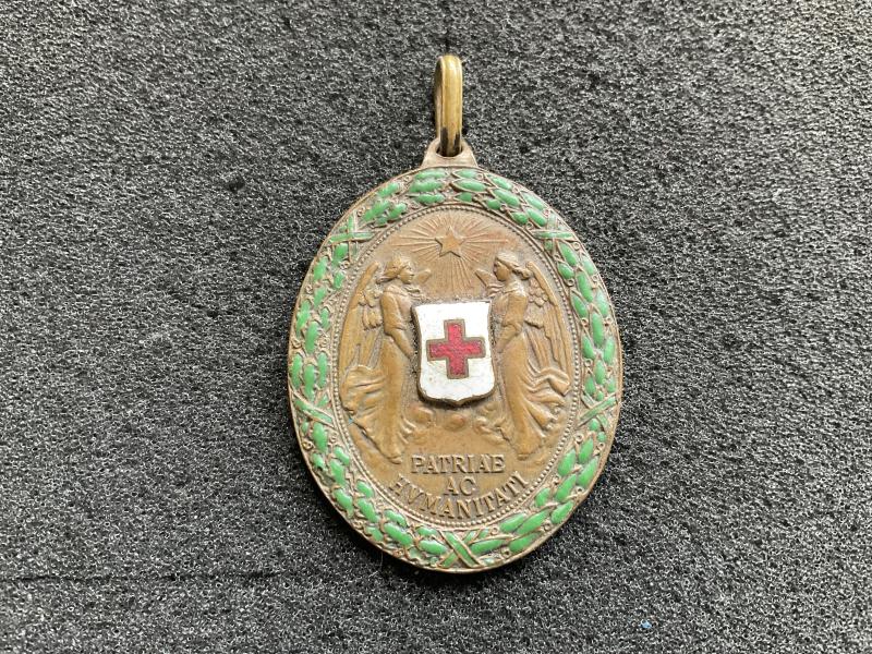 Gradia Militaria - Austrian Red Cross merit award, bronze medal with war decoration.