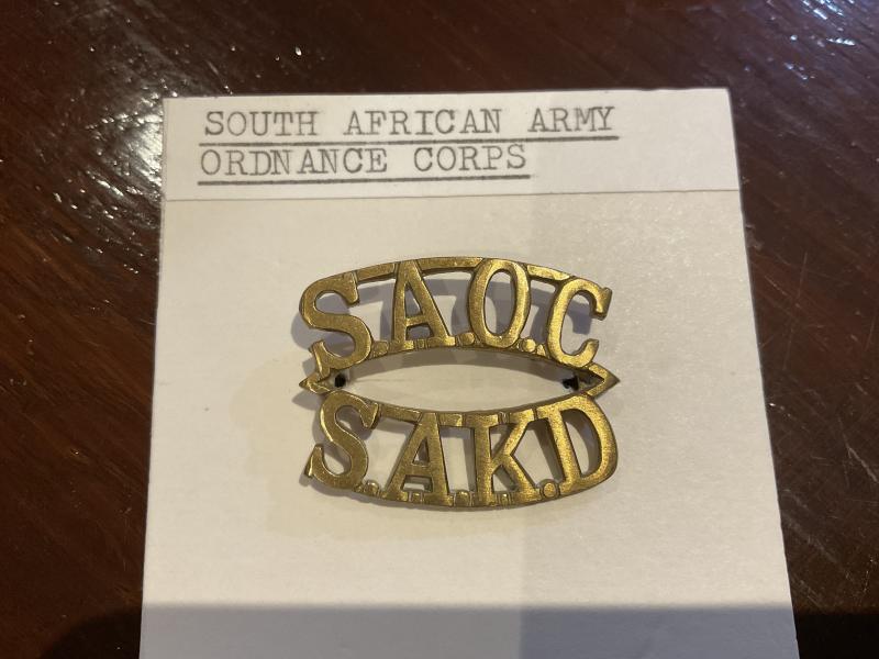 Gradia Militaria - WW2 South African Army Ordnance Corps shoulder title.