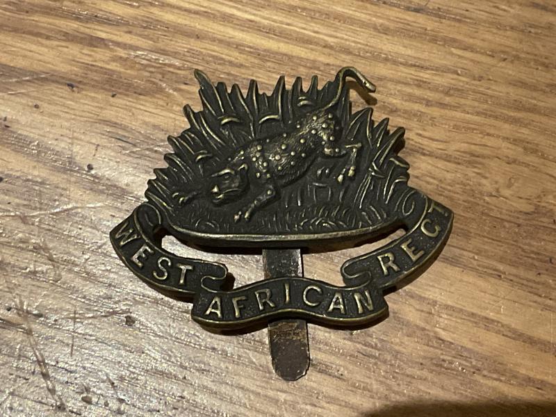 Gradia Militaria - WW2 East African Regiment dark bronzed cap badge