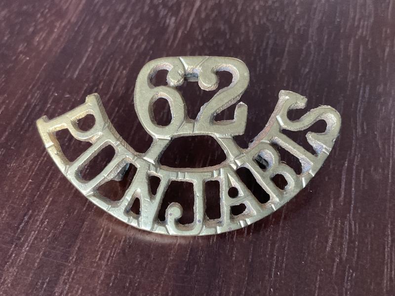 Gradia Militaria - WW1 Indian Army 62nd PUNJABIS Regt brass shoulder title.