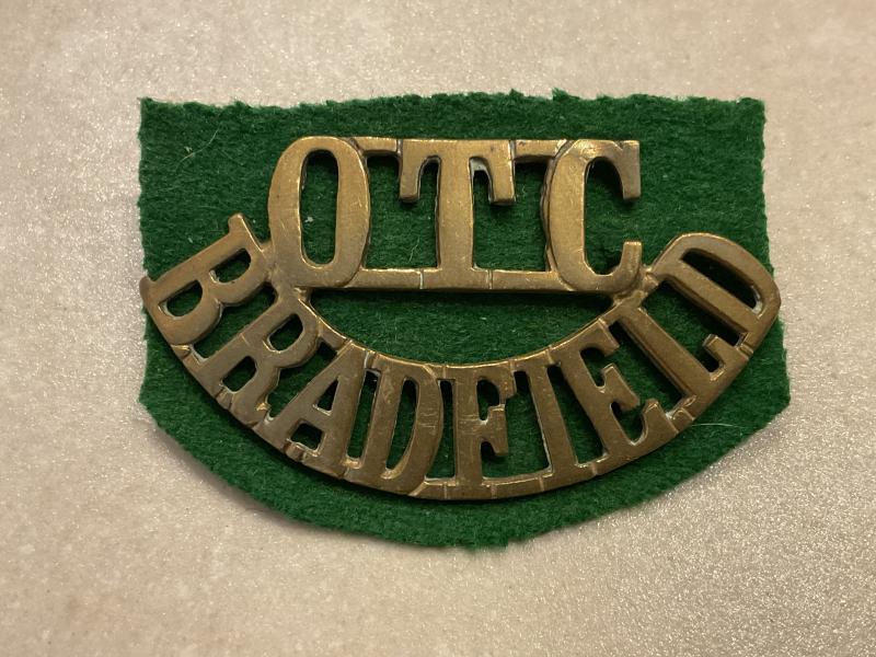 Gradia Militaria - BRADFIELD COLLEGE O.T.C brass shoulder title.