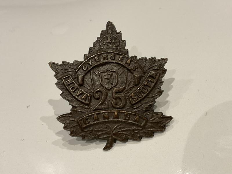 Gradia Militaria - WW1 C.E.F 25th Infantry Battalion collar badge .