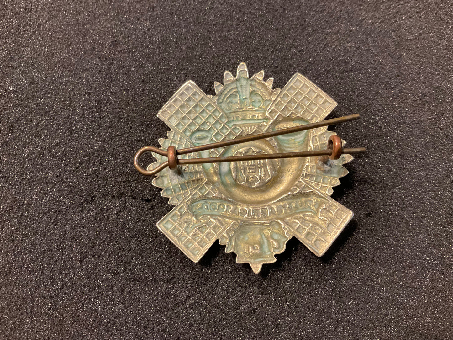 6th Battalion Highland Light Infantry Glengarry badge back view 1