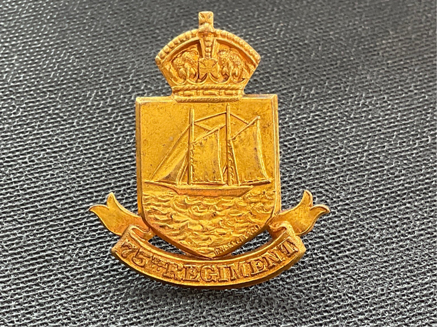 Gradia Militaria - Canadian 75th Lunenburg Regt 1910 issue cap badge.
