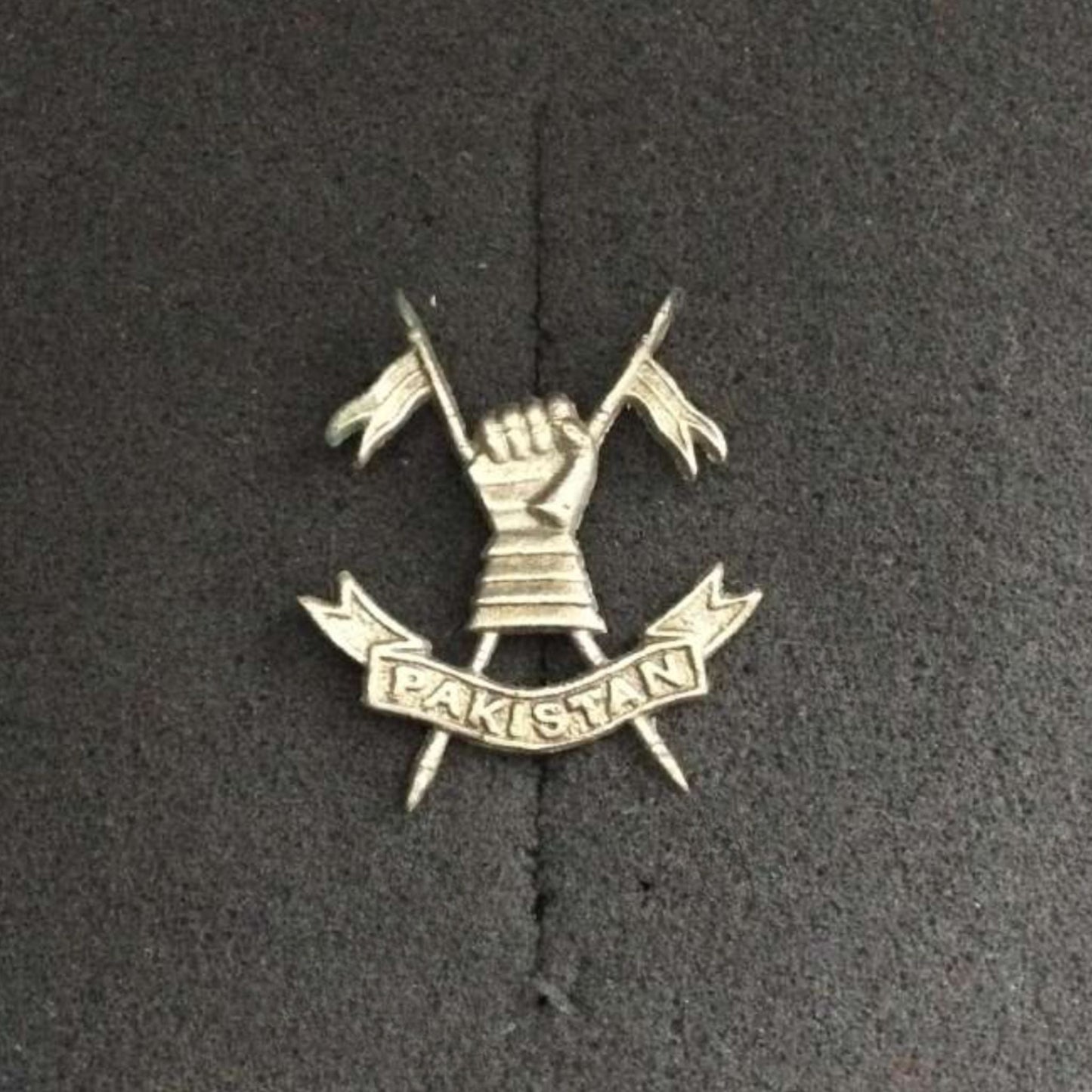 Gradia Militaria - Pakistan Armoured Regiment Cap Badge