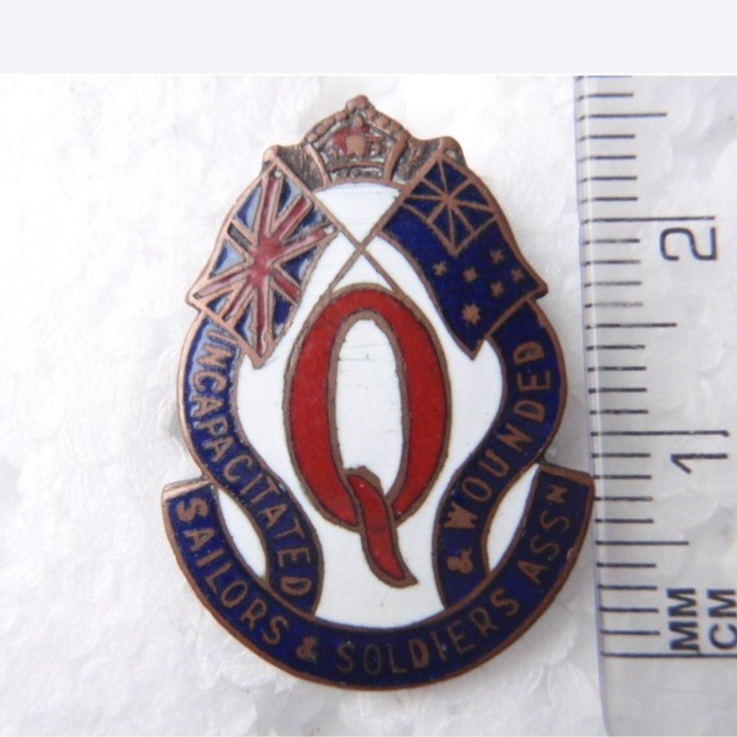 Gradia Militaria - WW1 Queensland Incapacitated & Wounded sailors & Soldiers Association pin