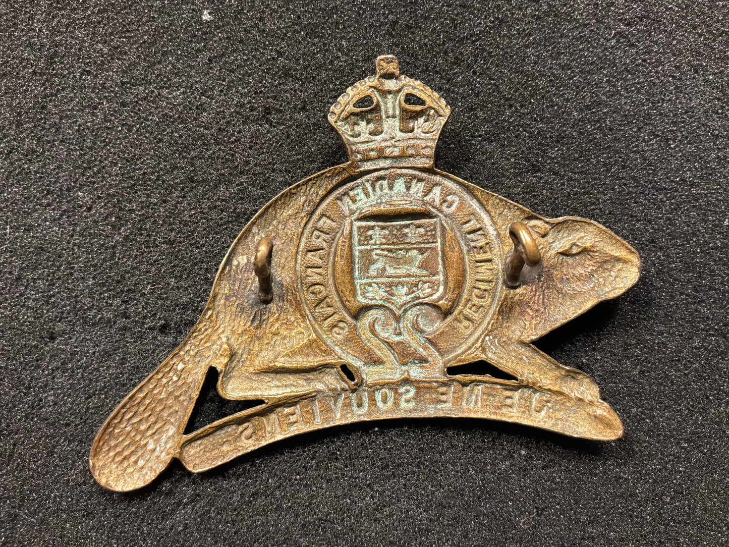 WW2 22nd Regiment Canadien Francais cap badge.