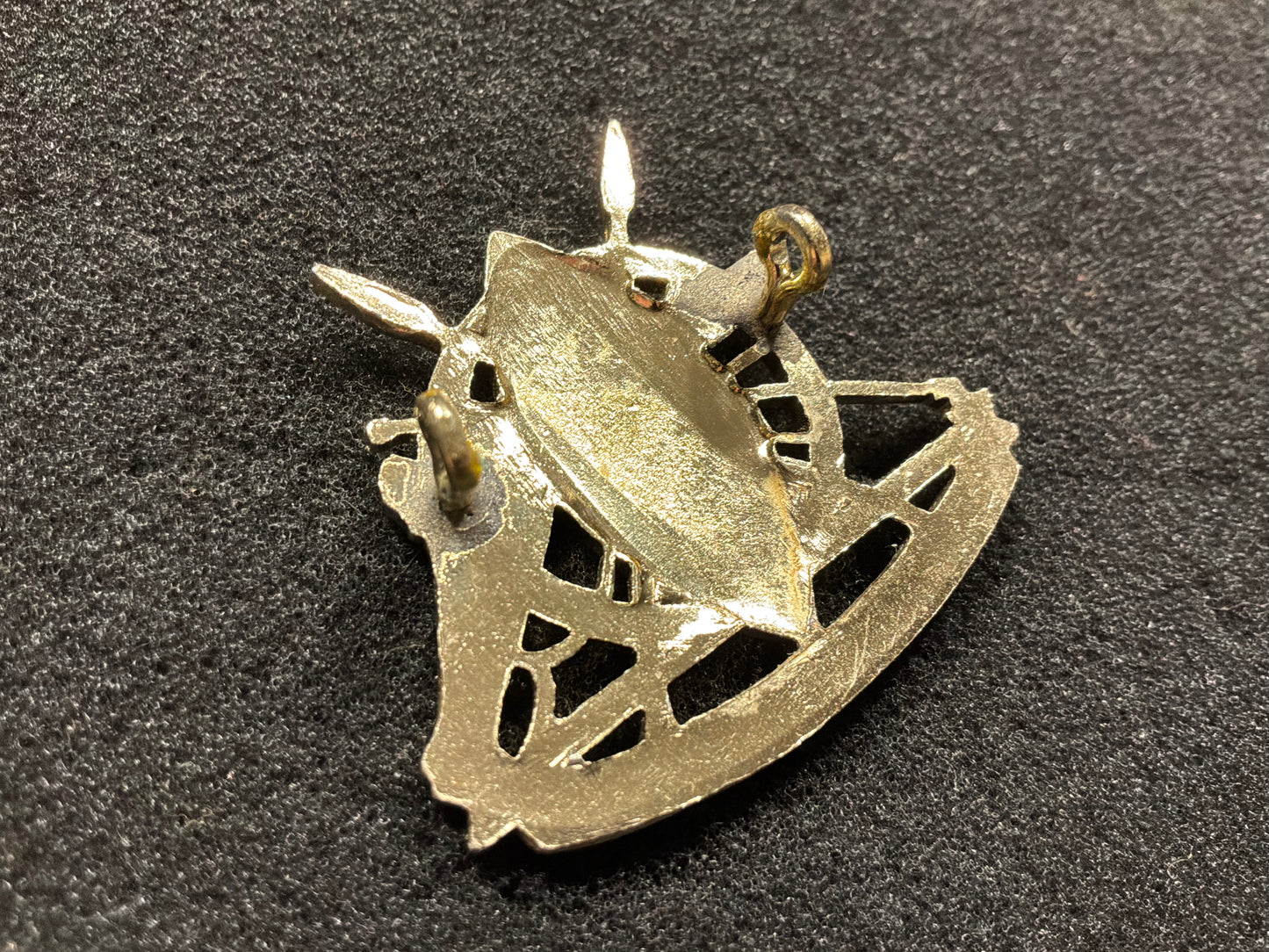 Anodised Kenya Army Artillery cap badge.