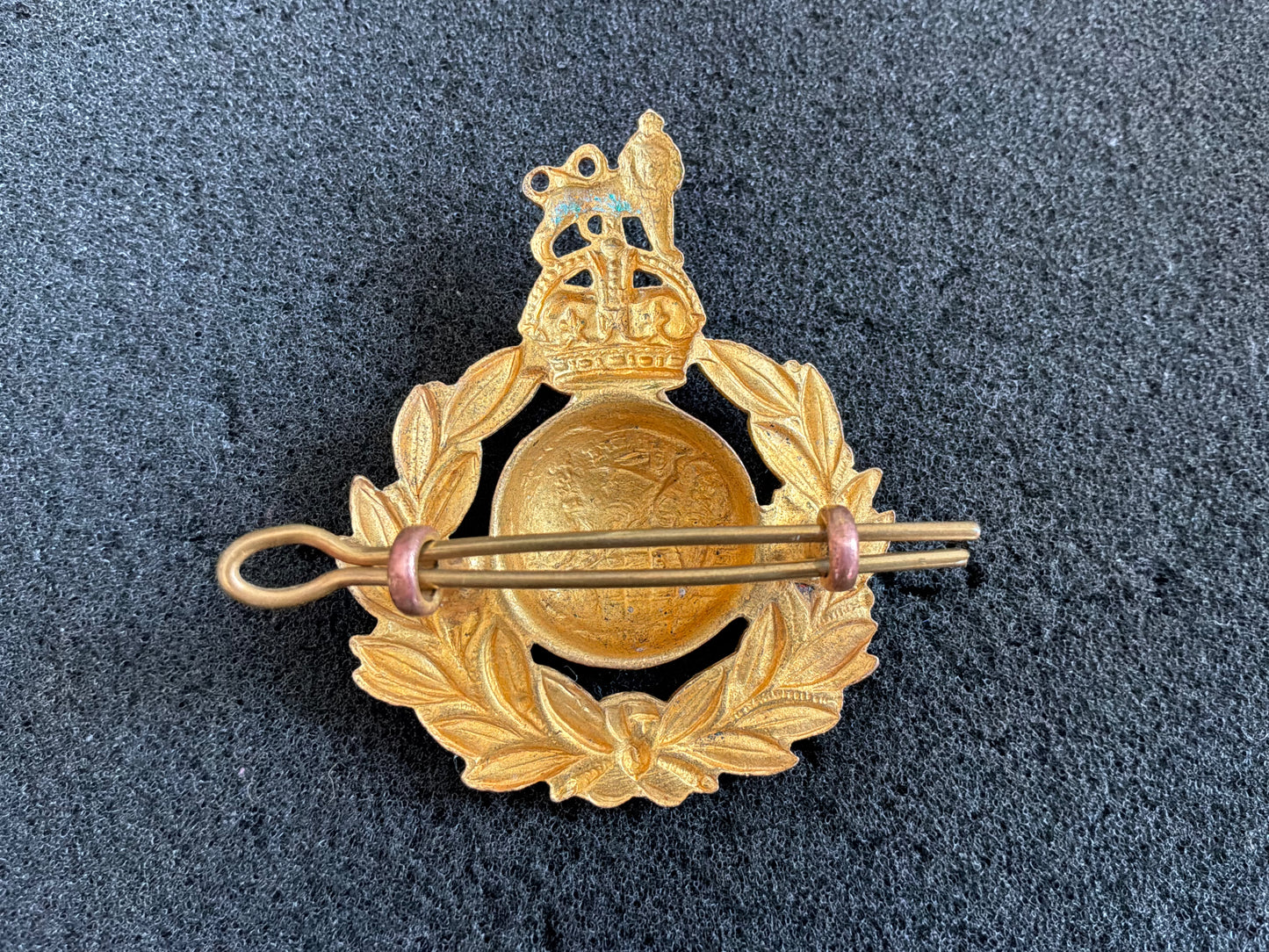 WW2 Royal Marines senior NCOs gilded brass cap/beret badge.