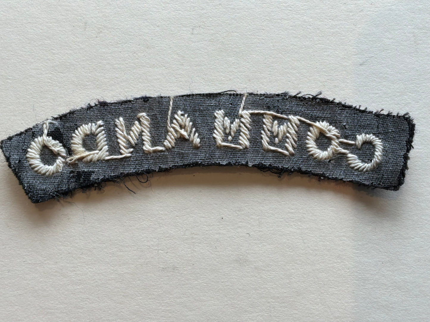 WW2 COMMANDO cloth shoulder title (White letters on dark blue)