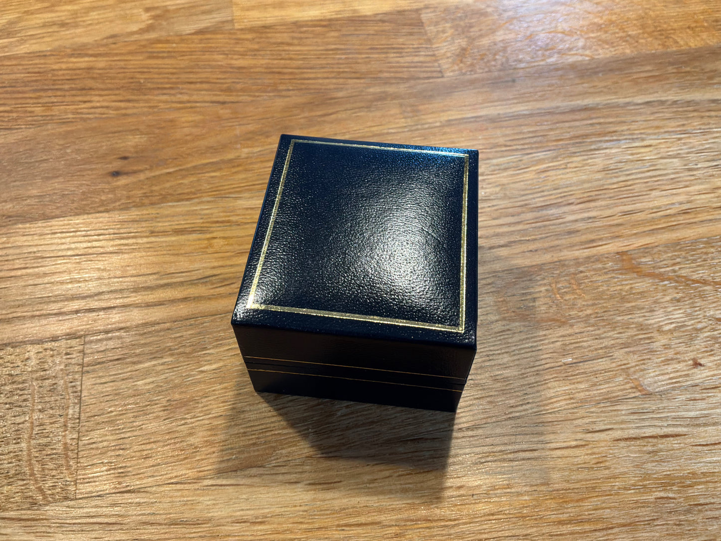 H.M Armed Forces Veterans lapel badge & issue box.