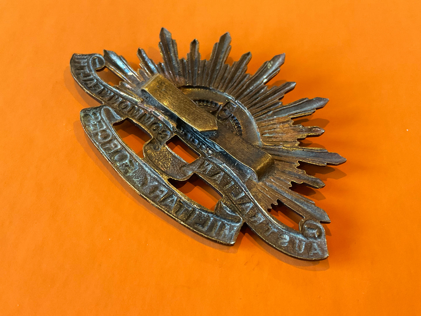 Rare WW1 Australian Rising Sun hat badge with rear blade fixings