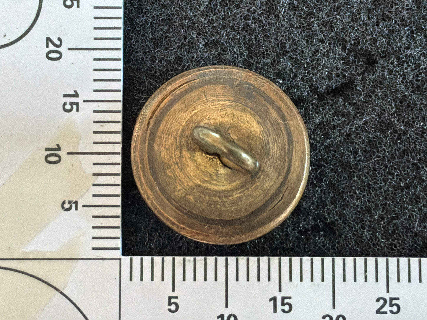 WW2 Free Polish senior officers gilt 18 mm hat button .