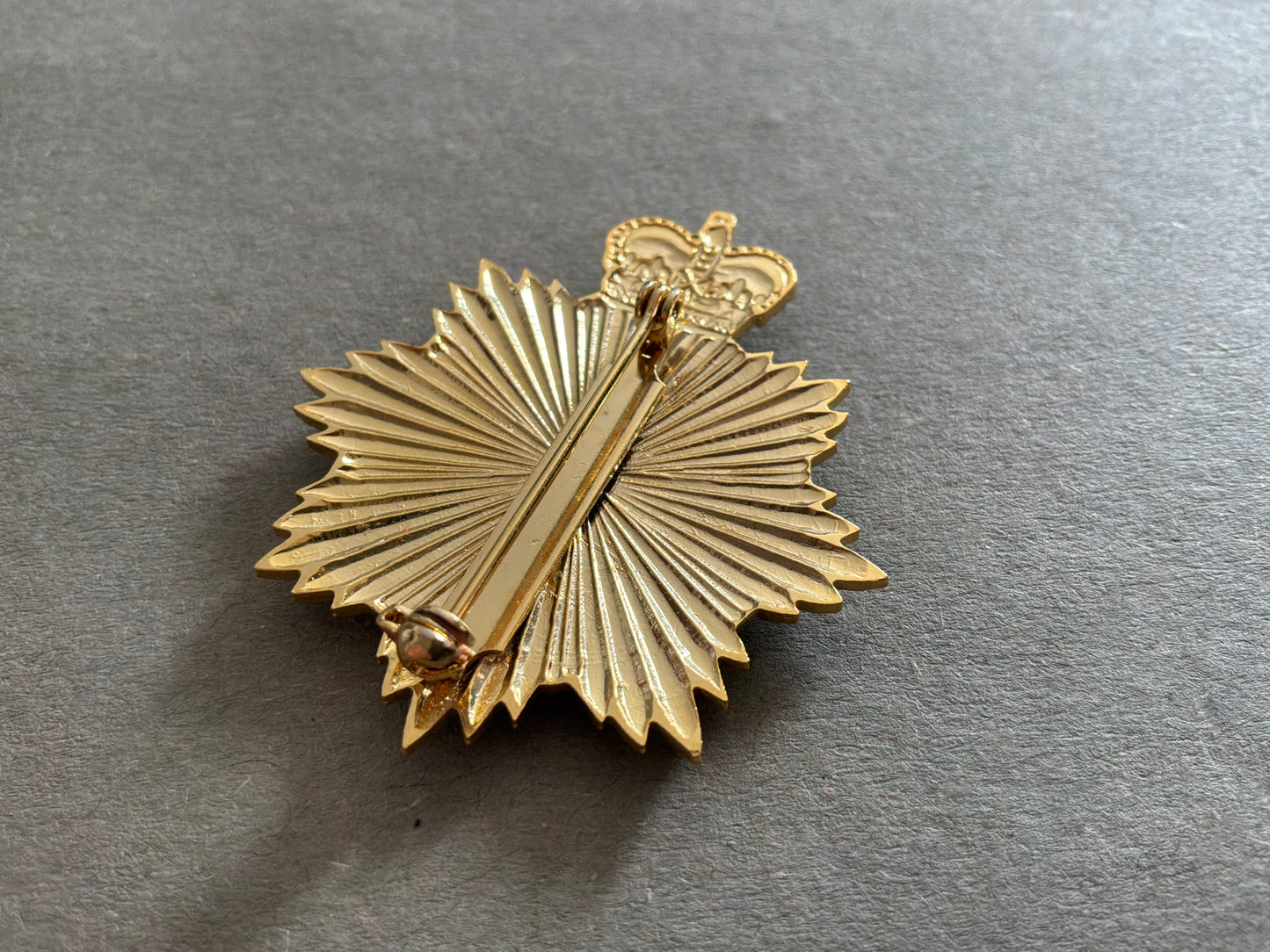 Jamaica Defence Force bi/metal cap badge with brooch back fixing.