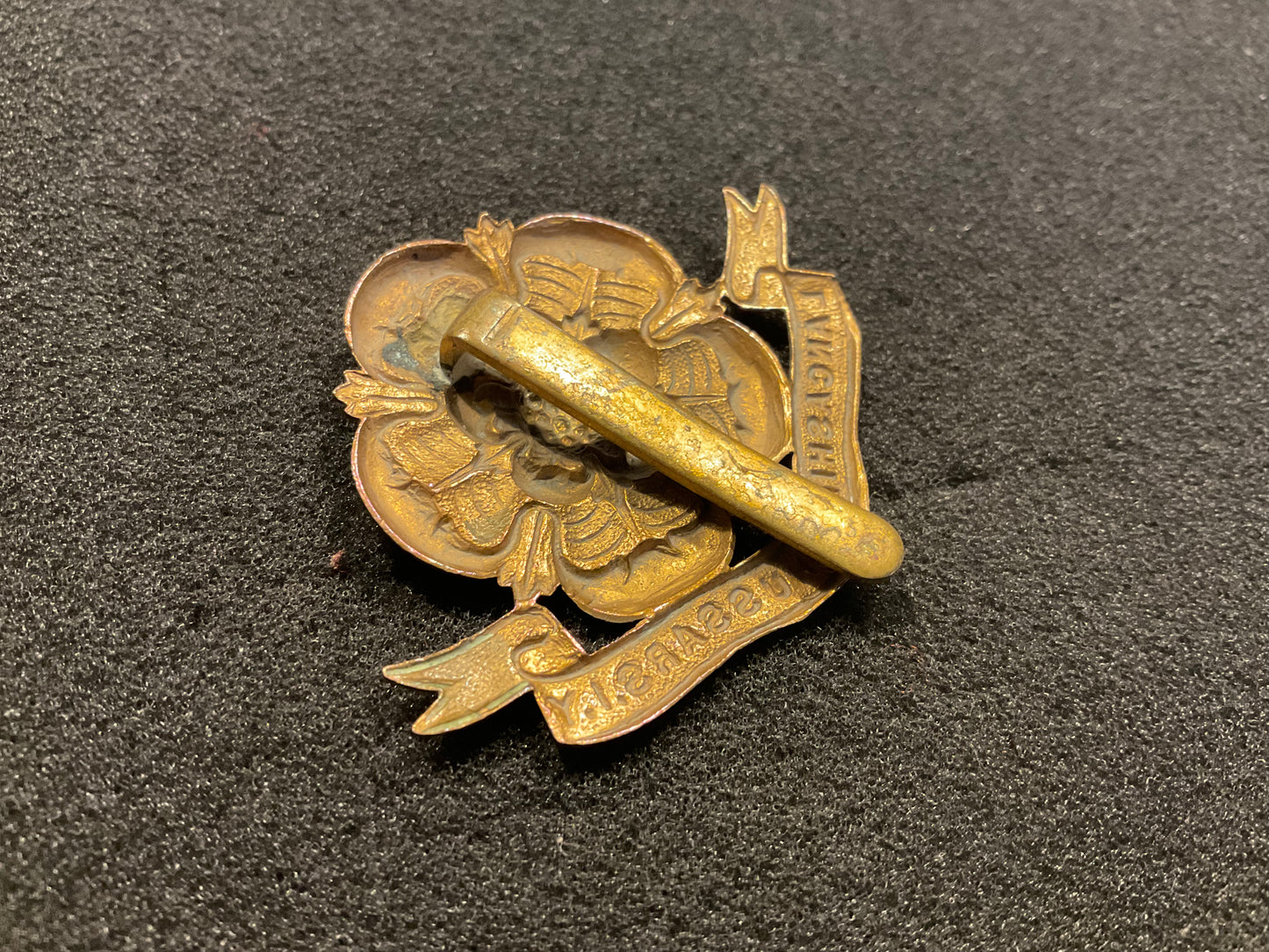 Lancashire Hussars Imperial Yeomanry cap badge 1903-08 slider version.