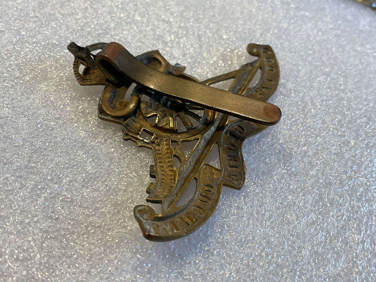 WW1 Royal Artillery ORs cap badge.