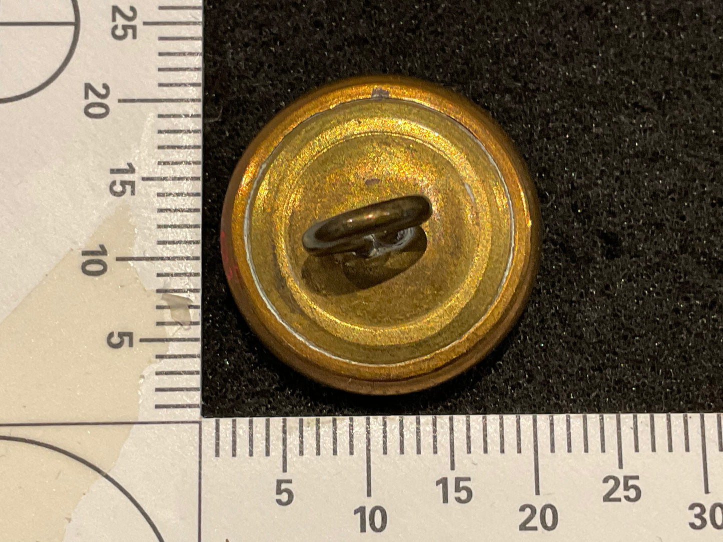 WW1 Machine Gun Corps 20mm brass button.