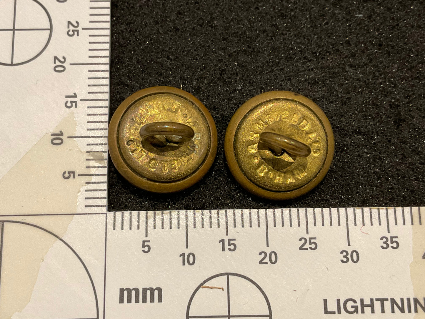WW1 Machine Gun Corps 15mm hat buttons (matching pair)