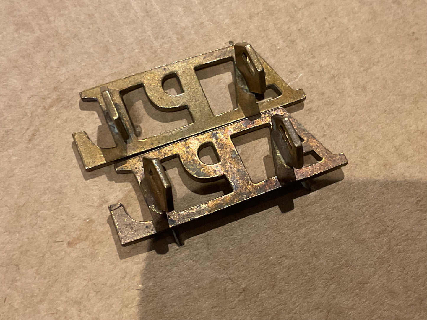APL (Aden Protectorate Levies) brass shoulder titles