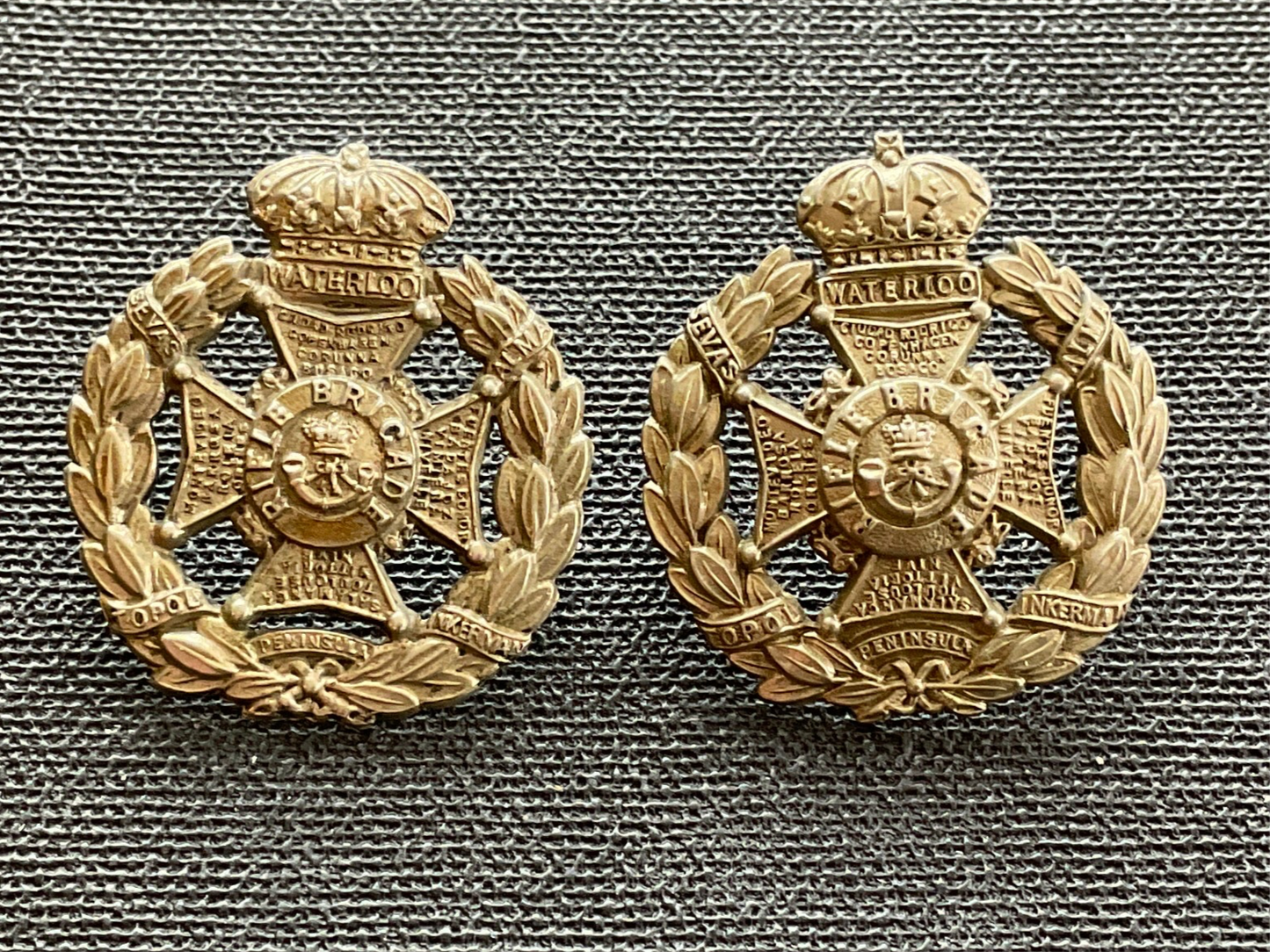 Gradia Militaria - QVC Rifle Brigade collar badges