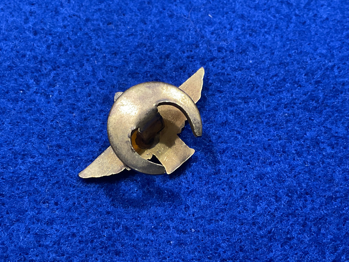 R.A.F Air Gunners Association winged bulletin lapel badge