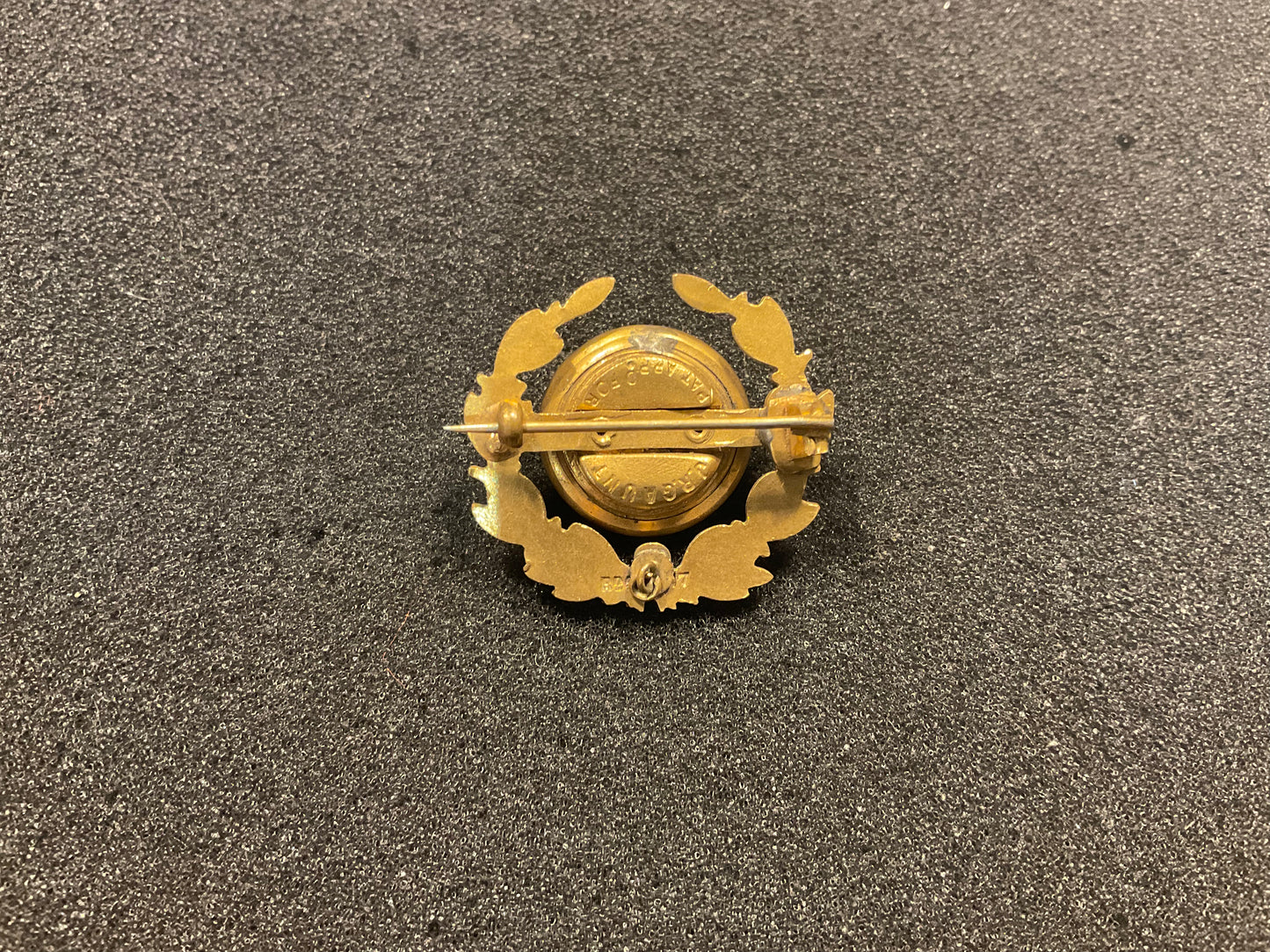 WW1 Machine Gun Corps button brooch