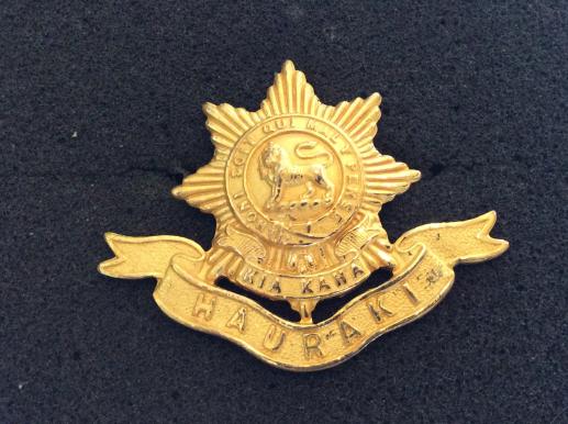New Zealand Hauraki Regiment Officers Gilt Cap Badge 