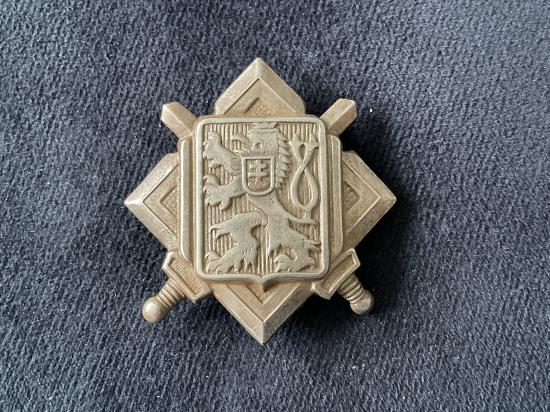 WW2 Free Czech Military forces W.Os white metal cap badge