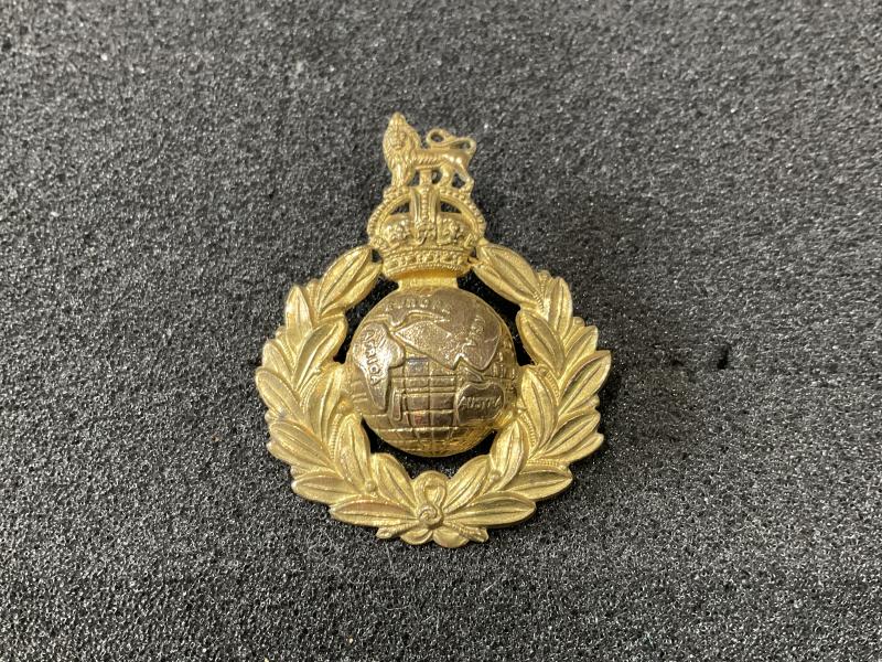 WW2 Royal Marine Sergeants gilt cap badge