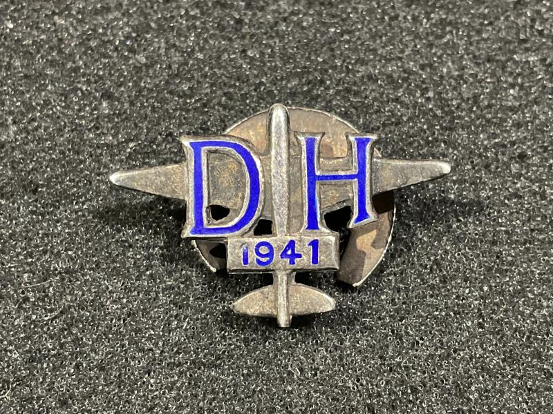 1941 Dated De Havilland Aircraft Company workers badge