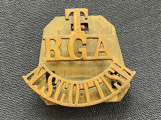 Gradia Militaria -  WW1 T/RGA/N.SCOTTISH brass shoulder title.